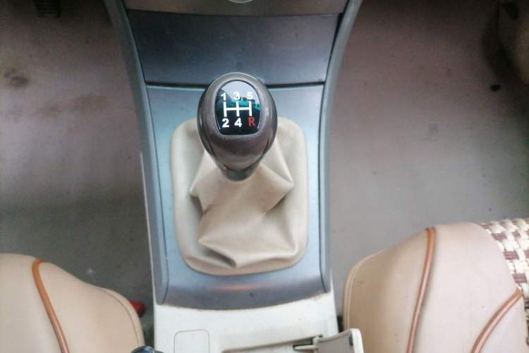 Used BYD L3 2012 1.5L Manual Comfort Edition Gear Lever