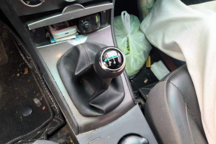 Used BYD L3 2012 1.5L Manual Comfort Edition Gear Lever