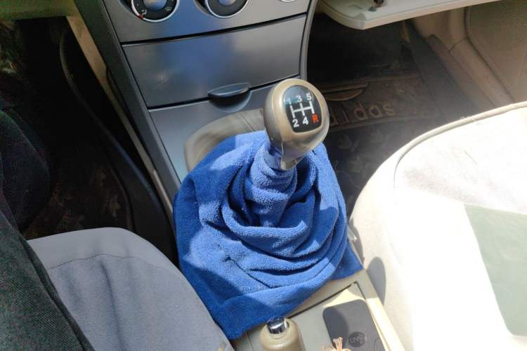 Used BYD L3 2012 1.5L Manual Comfort Edition Gear Lever