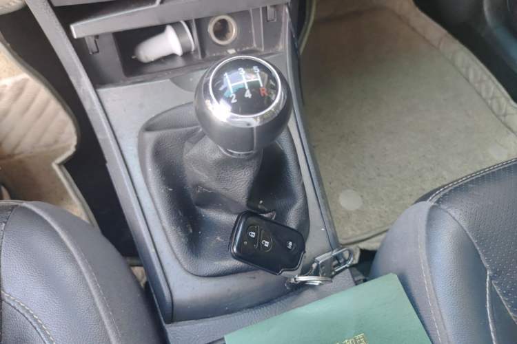 Used BYD L3 2012 1.5L Manual Comfort Edition Gear Lever