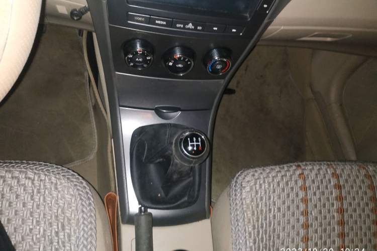 Used BYD L3 2012 1.5L Manual Comfort Edition Gear Lever