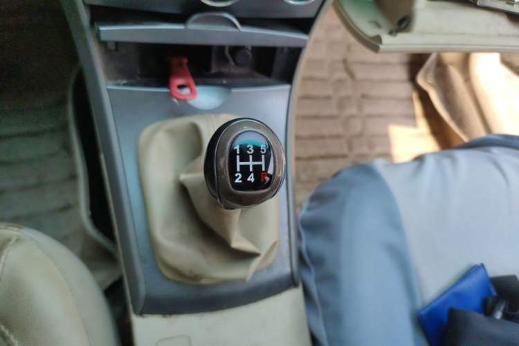 Used BYD L3 2012 1.5L Manual Comfort Edition Gear Lever
