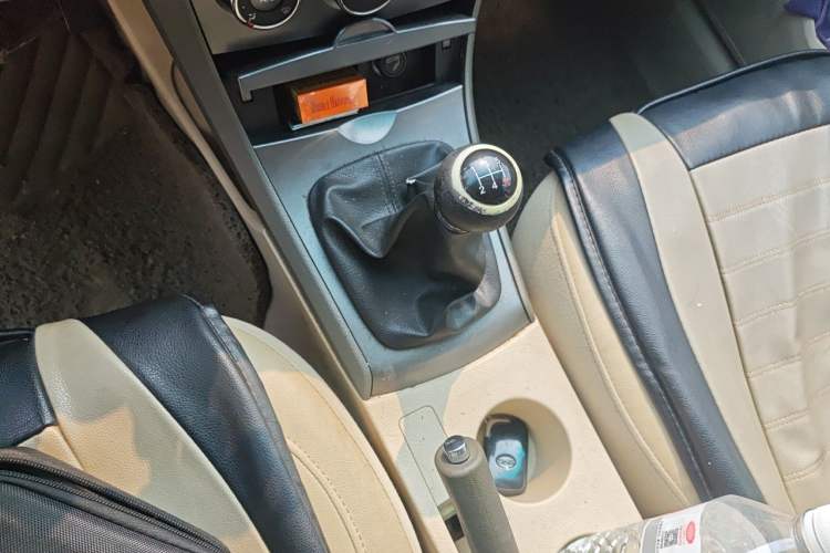 Used BYD L3 2012 1.5L Manual Comfort Edition Gear Lever