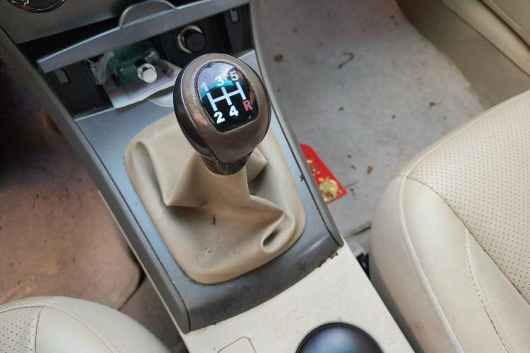 Used BYD L3 2012 1.5L Manual Comfort Edition Gear Lever