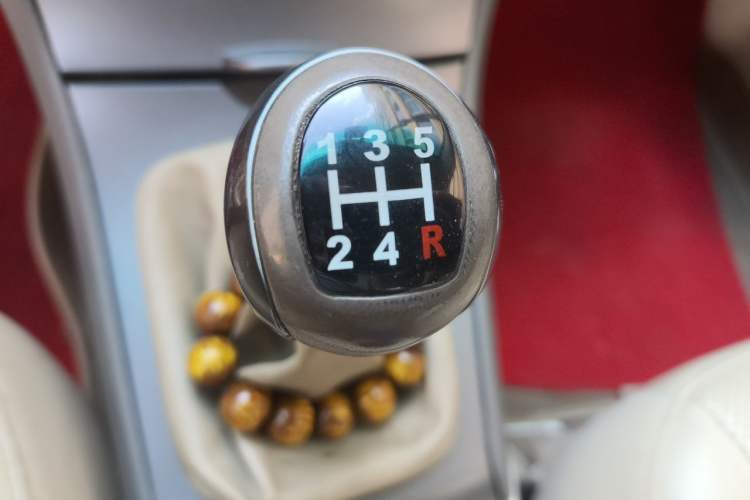 Used BYD L3 2012 1.5L Manual Comfort Edition Gear Lever