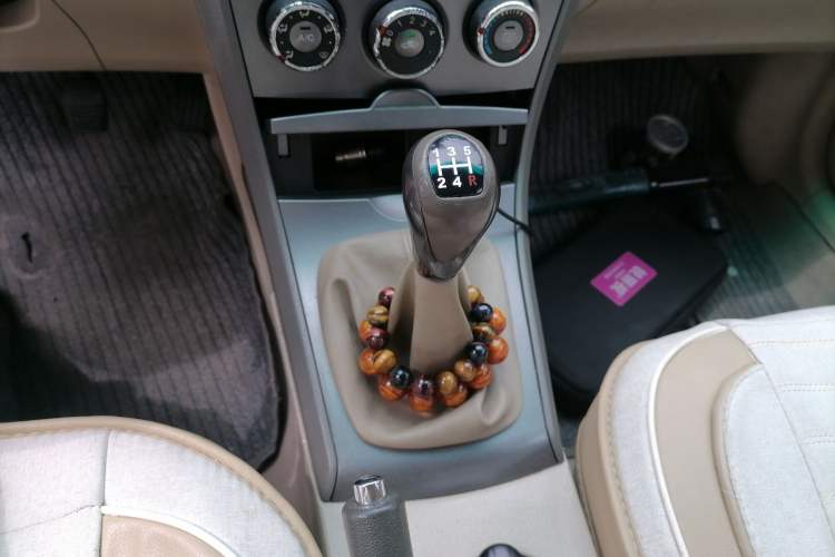 Used BYD L3 2012 1.5L Manual Comfort Edition Gear Lever