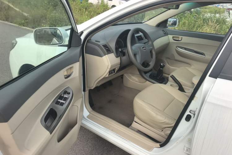 Used BYD L3 2012 1.5L Manual Comfort Edition Interior 2