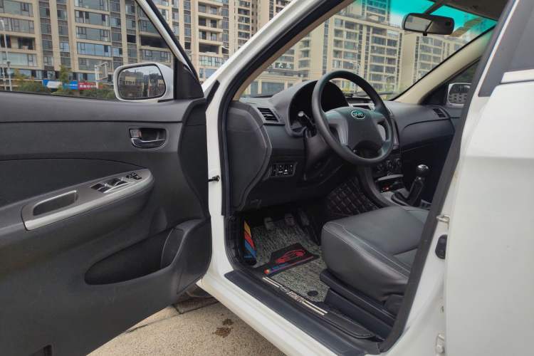 Used BYD L3 2012 1.5L Manual Comfort Edition Interior 2