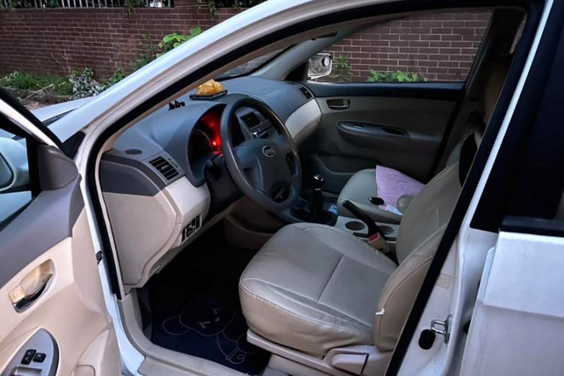 Used BYD L3 2012 1.5L Manual Comfort Edition Interior 5