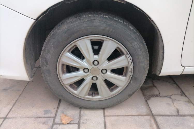 Used BYD L3 2012 1.5L Manual Comfort Edition Left Front Wheel Hub