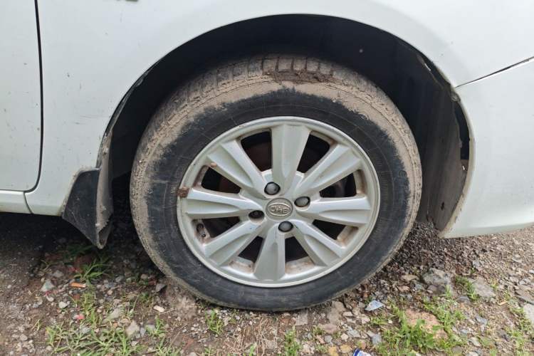 Used BYD L3 2012 1.5L Manual Comfort Edition Right Front Wheel Hub