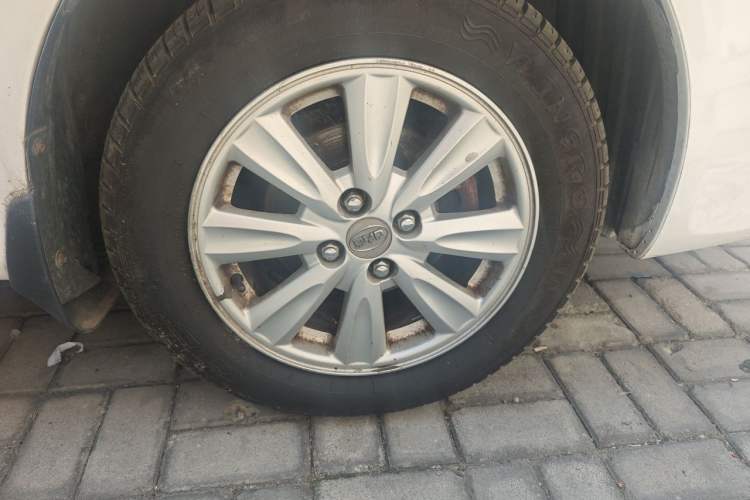 Used BYD L3 2012 1.5L Manual Comfort Edition Right Front Wheel Hub