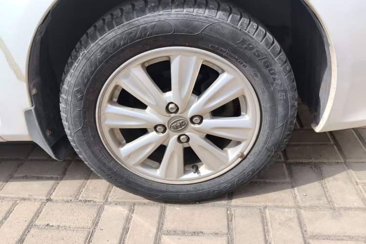Used BYD L3 2012 1.5L Manual Comfort Edition Right Front Wheel Hub
