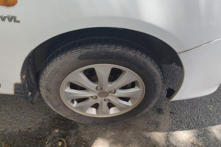 Used BYD L3 2012 1.5L Manual Comfort Edition Right Front Wheel Hub