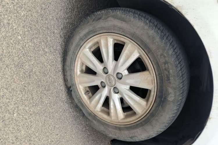 Used BYD L3 2012 1.5L Manual Comfort Edition Right Front Wheel Hub