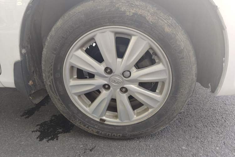 Used BYD L3 2012 1.5L Manual Comfort Edition Right Front Wheel Hub