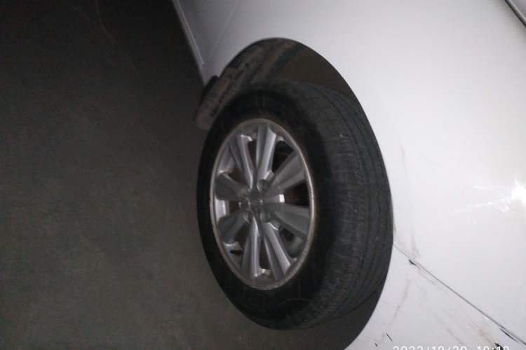 Used BYD L3 2012 1.5L Manual Comfort Edition Right Front Wheel Hub