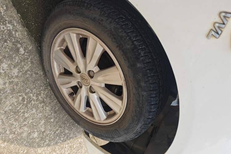 Used BYD L3 2012 1.5L Manual Comfort Edition Right Front Wheel Hub