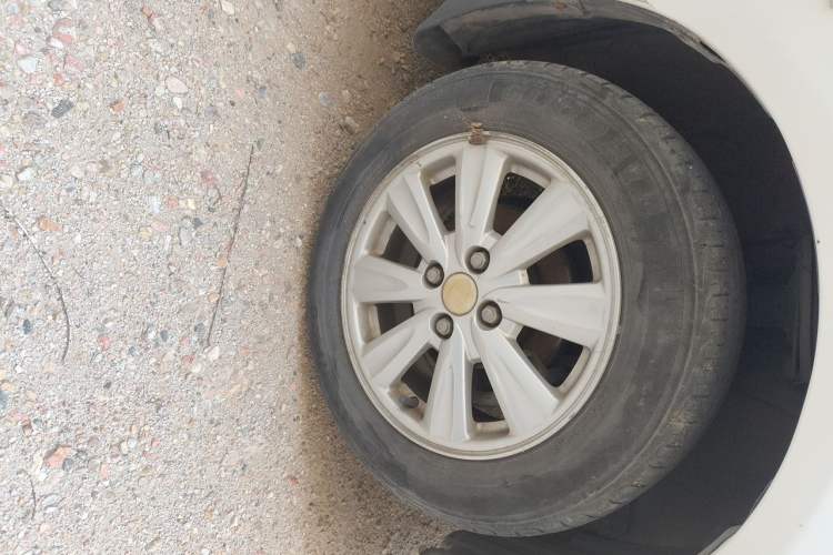 Used BYD L3 2012 1.5L Manual Comfort Edition Right Front Wheel Hub
