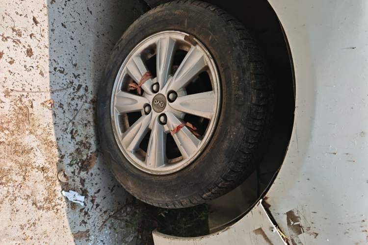 Used BYD L3 2012 1.5L Manual Comfort Edition Right Front Wheel Hub
