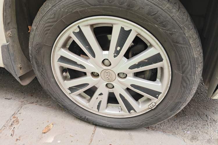 Used BYD L3 2012 1.5L Manual Comfort Edition Right Front Wheel Hub