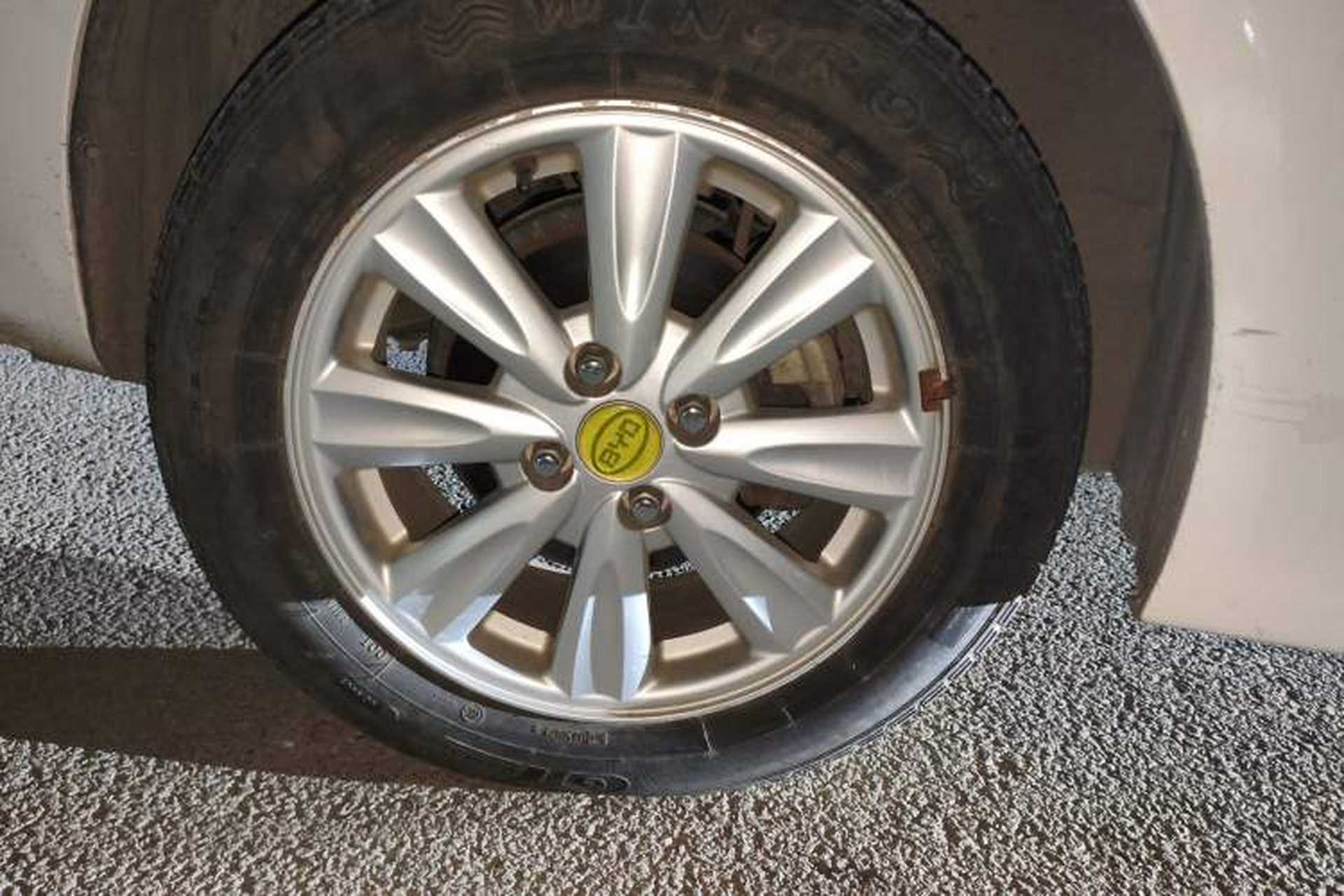 Used BYD L3 2012 1.5L Manual Comfort Edition Right Front Wheel Hub