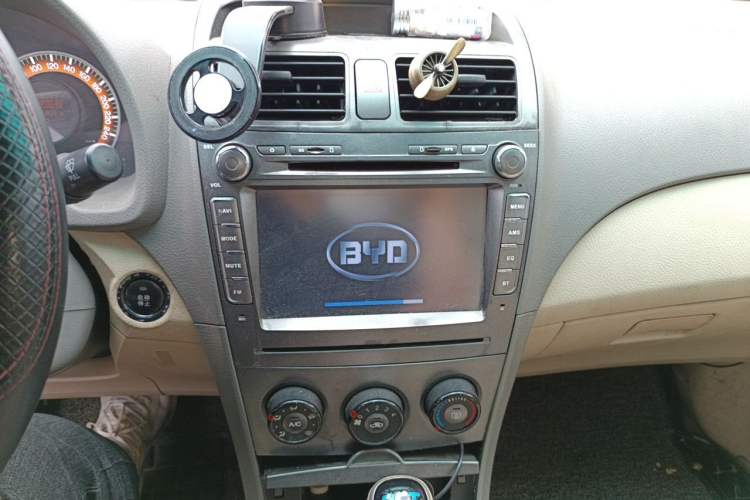 Used BYD L3 2013 1.5L Automatic Comfort Edition Audio And AC Panel