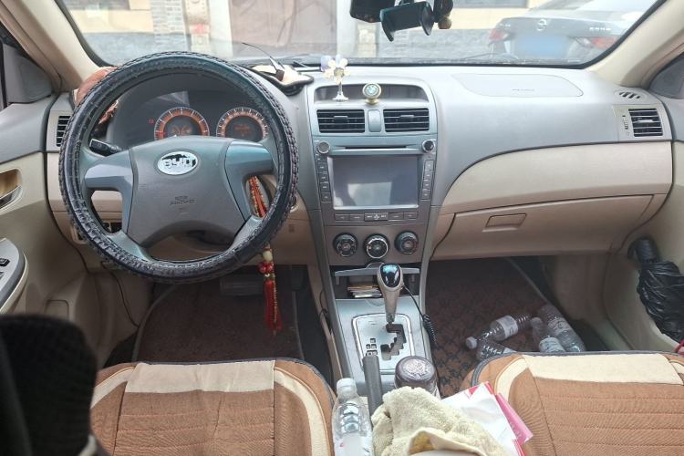 Used BYD L3 2013 1.5L Automatic Comfort Edition Center Console