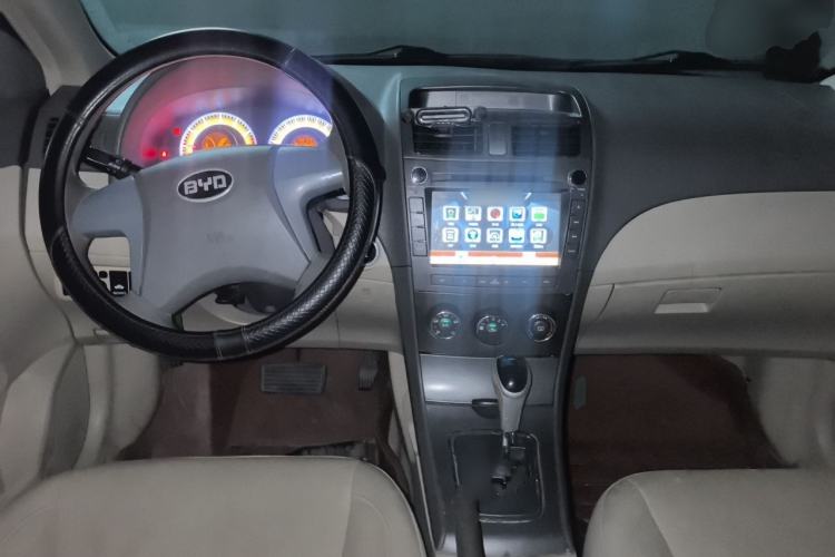 Used BYD L3 2013 1.5L Automatic Comfort Edition Center Console
