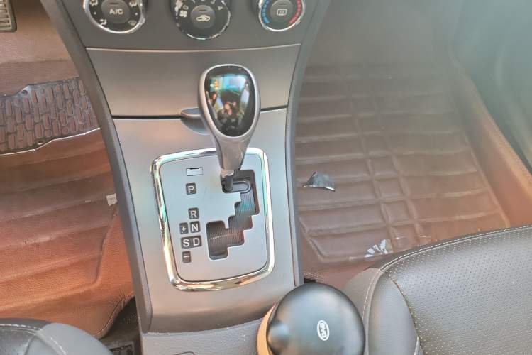 Used BYD L3 2013 1.5L Automatic Prestige Model Gear Lever