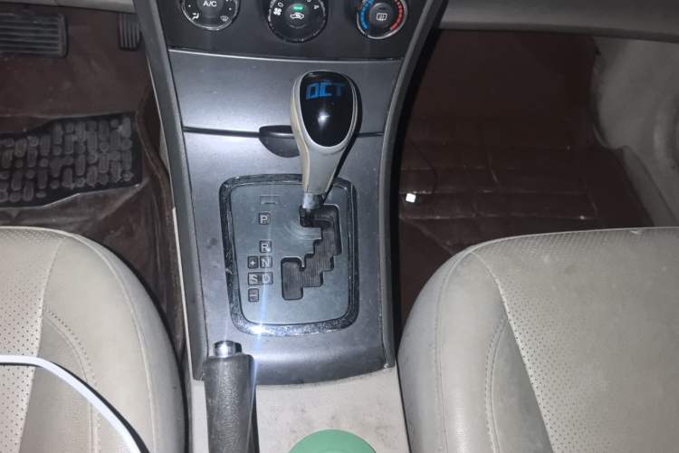 Used BYD L3 2013 1.5L Automatic Comfort Edition Gear Lever