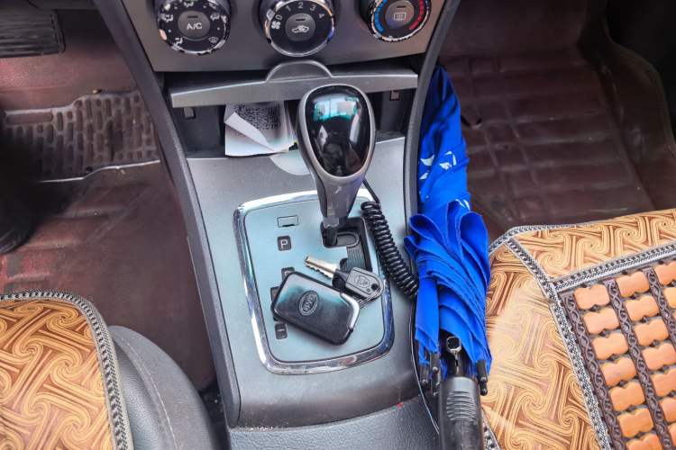 Used BYD L3 2013 1.5L Automatic Comfort Edition Gear Lever