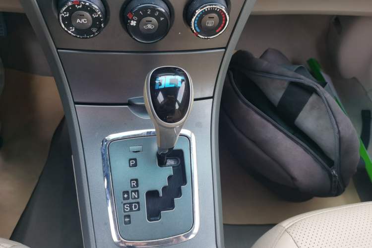 Used BYD L3 2013 1.5L Automatic Comfort Edition Gear Lever