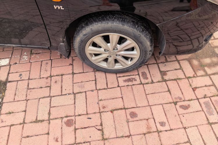 Used BYD L3 2013 1.5L Automatic Comfort Edition Right Front Wheel Hub