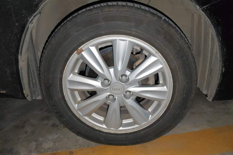 Used BYD L3 2013 1.5L Automatic Comfort Edition Right Front Wheel Hub