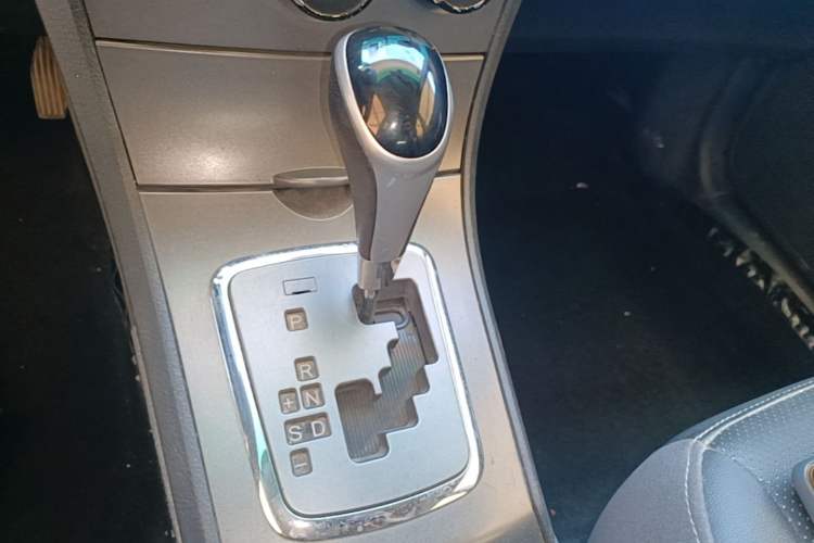 Used BYD L3 2013 1.5L Automatic Comfort Edition Gear Lever