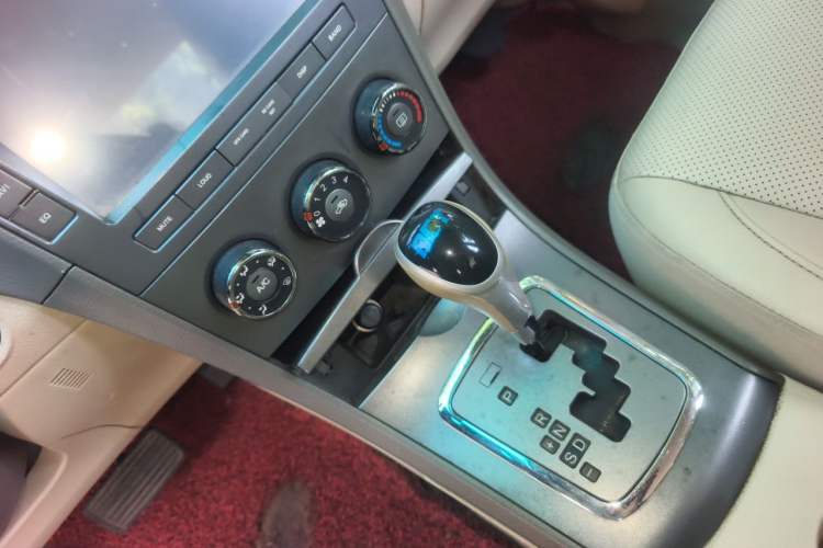 Used BYD L3 2013 1.5L Automatic Comfort Edition Gear Lever