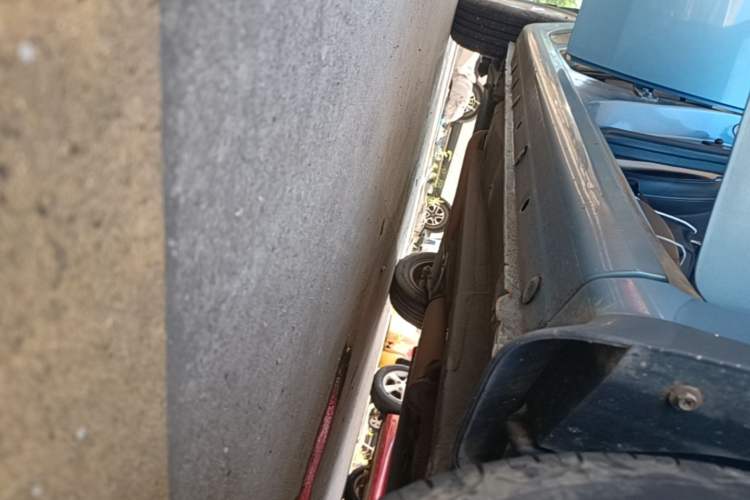 Used BYD L3 2013 1.5L Automatic Comfort Edition Right Side Sill