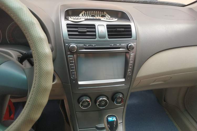 Used BYD L3 2013 1.5L Automatic Comfort Edition Audio And AC Panel