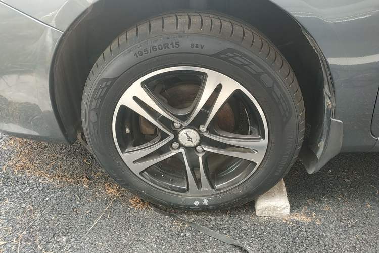 Used BYD L3 2013 1.5L Automatic Comfort Edition Right Front Wheel Hub