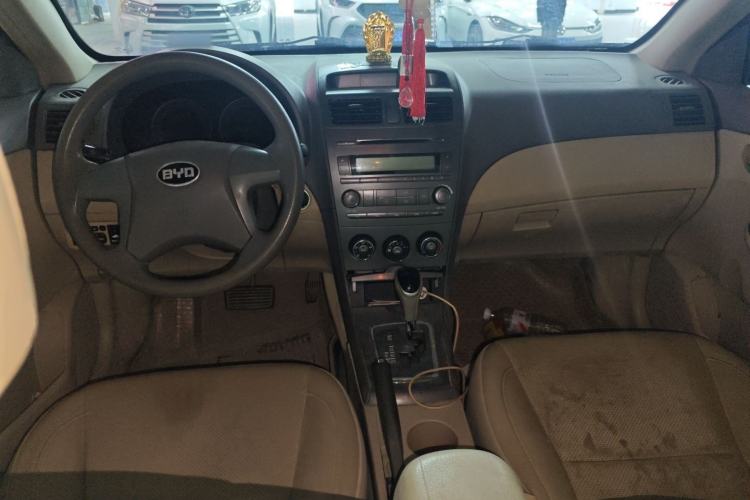 Used BYD L3 2013 1.5L Automatic Comfort Edition Center Console
