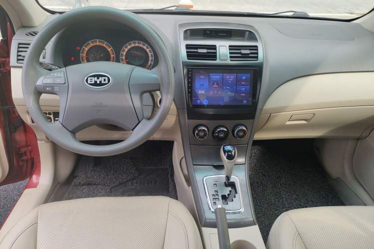 Used BYD L3 2013 1.5L Automatic Prestige Model Center Console