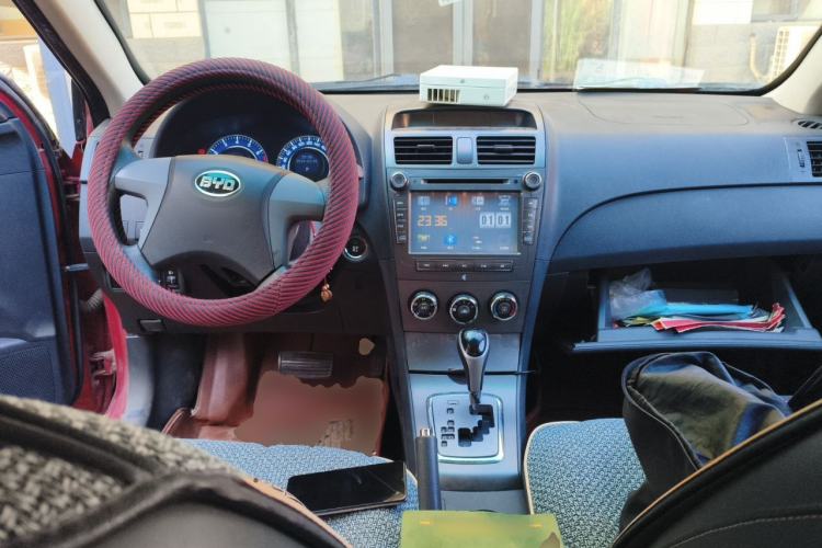 Used BYD L3 2013 1.5L Automatic Comfort Edition Center Console