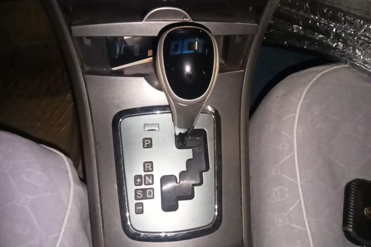 Used BYD L3 2013 1.5L Automatic Comfort Edition Gear Lever