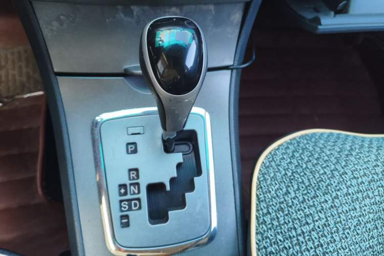 Used BYD L3 2013 1.5L Automatic Comfort Edition Gear Lever