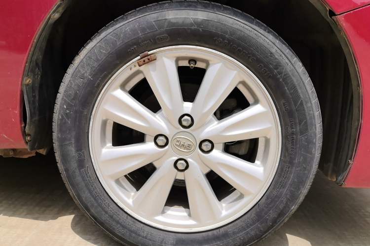 Used BYD L3 2013 1.5L Automatic Comfort Edition Right Front Wheel Hub