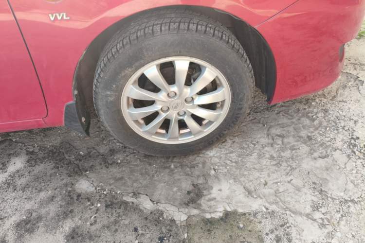Used BYD L3 2013 1.5L Automatic Comfort Edition Right Front Wheel Hub