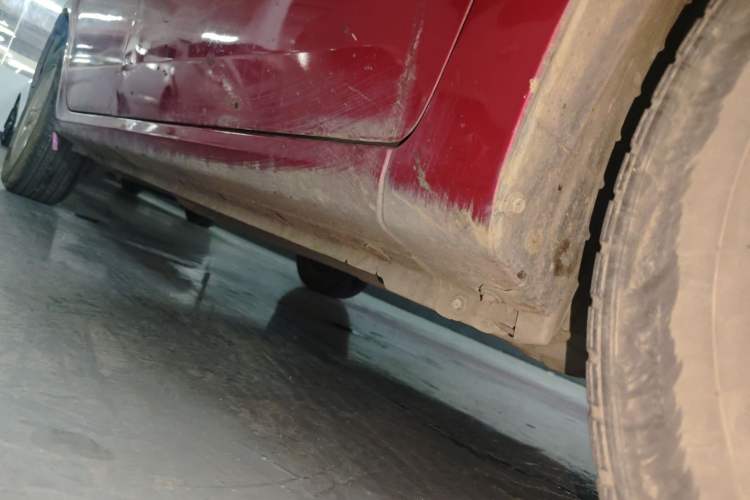 Used BYD L3 2013 1.5L Automatic Comfort Edition Right Side Sill
