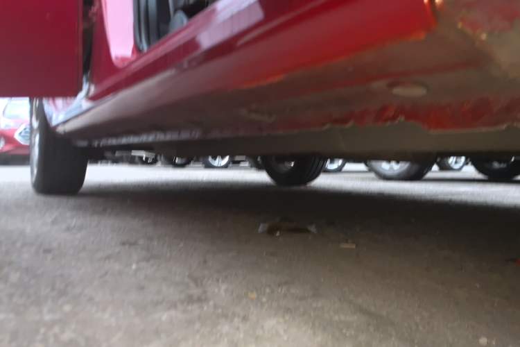 Used BYD L3 2013 1.5L Automatic Prestige Model Right Side Sill