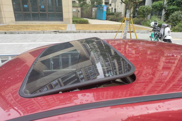 Used BYD L3 2013 1.5L Automatic Prestige Model Roof